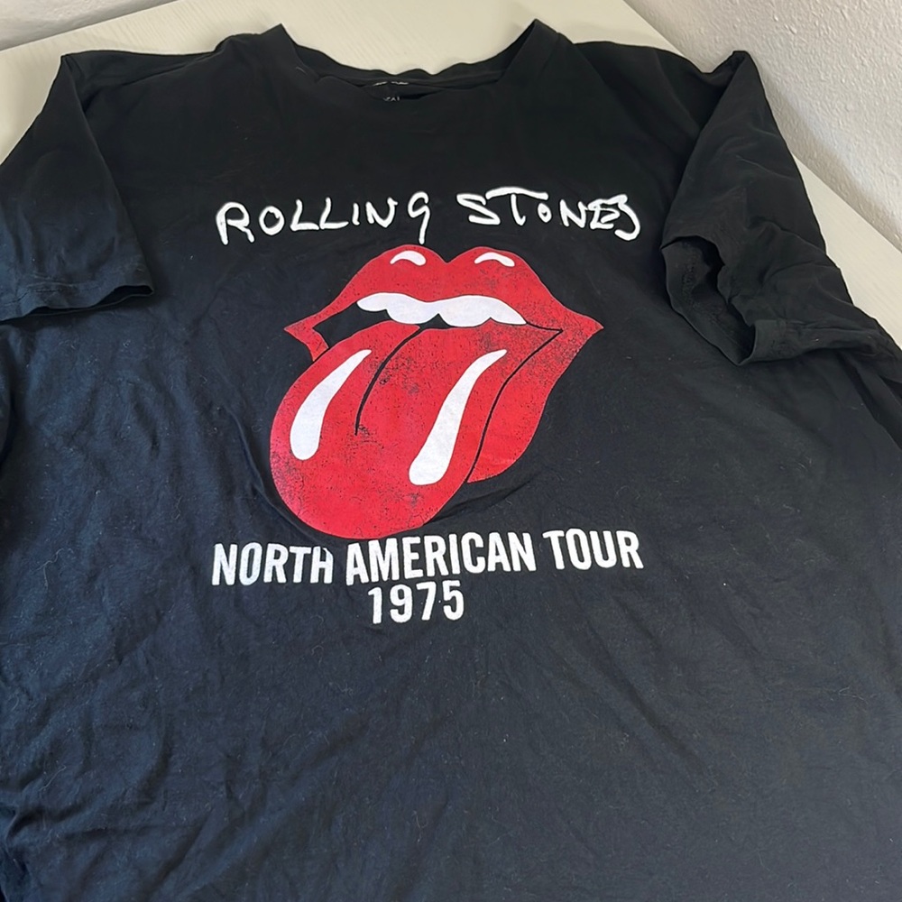 New never been worn the Rolling Stones two XL T-shirt